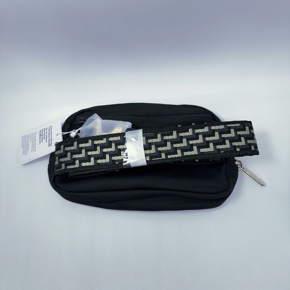 Lululemon Everywhere 1L Black Belt Bag Fanny Pack Crossbody Monogram Metallic - Picture 4 of 11